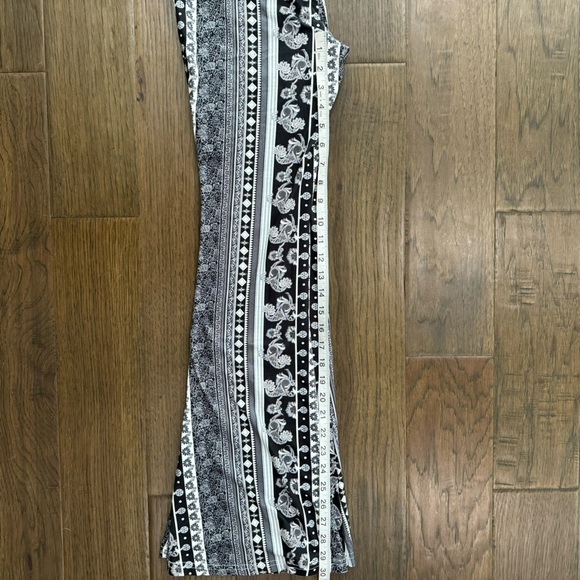 SHEIN Bell Bottom Pants - Picture 7 of 7